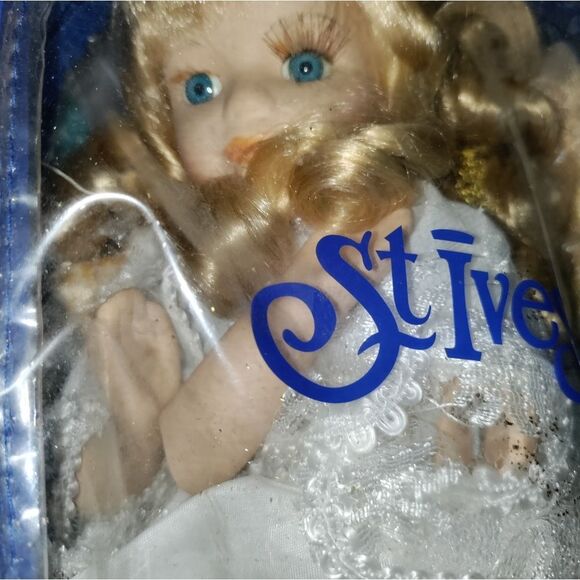 Collector's Porcelain vintage doll - Picture 8 of 12